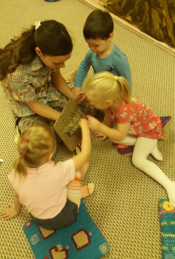 Детский психолог Екатерина занимается с детьми